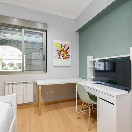 Comodo Y Moderno Piso En By Apartment