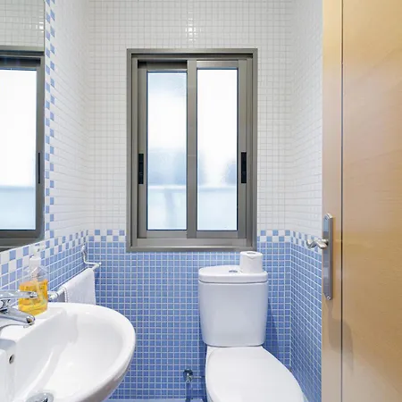 Comodo Y Moderno Piso En By Apartment Vigo