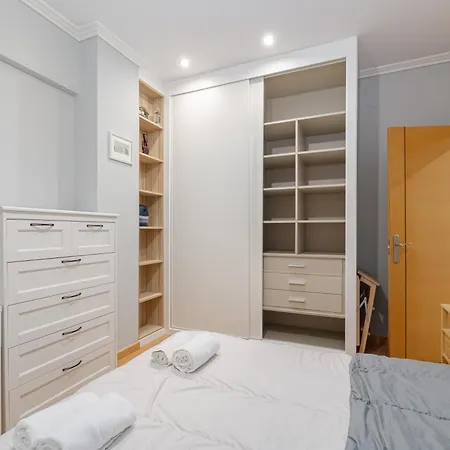 Comodo Y Moderno Piso En By *